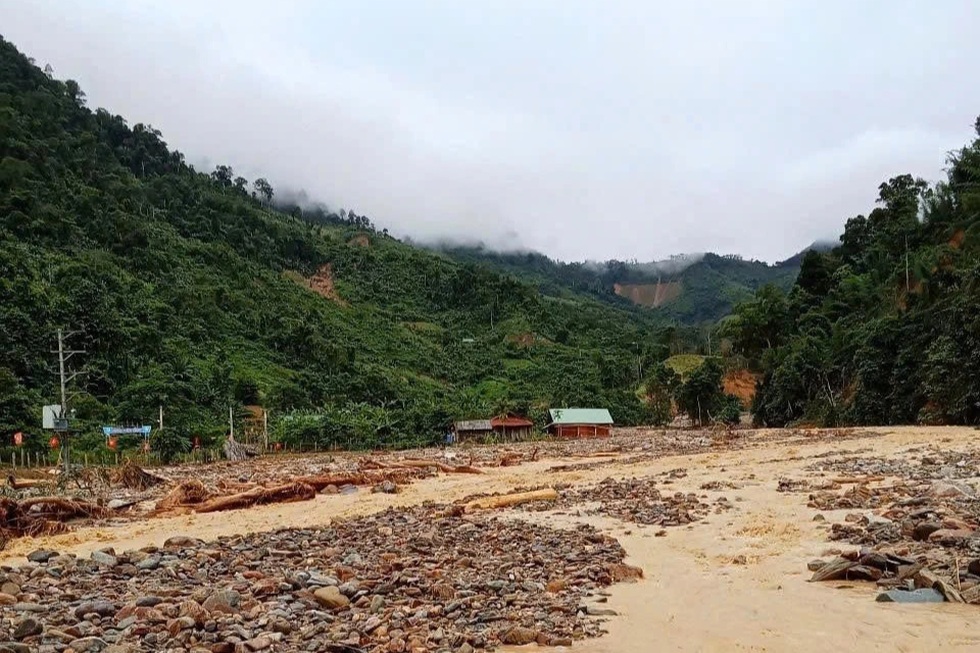 Khẩn thiết mong cộng đồng chung tay giúp bà con vùng lũ ở Nghệ An - 5 Khẩn thiết mong cộng đồng chung tay giúp bà con vùng lũ ở Nghệ An - 5