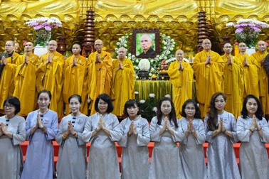 Tăng ni, phật tử TPHCM tưởng niệm Thiền sư Thích Nhất Hạnh