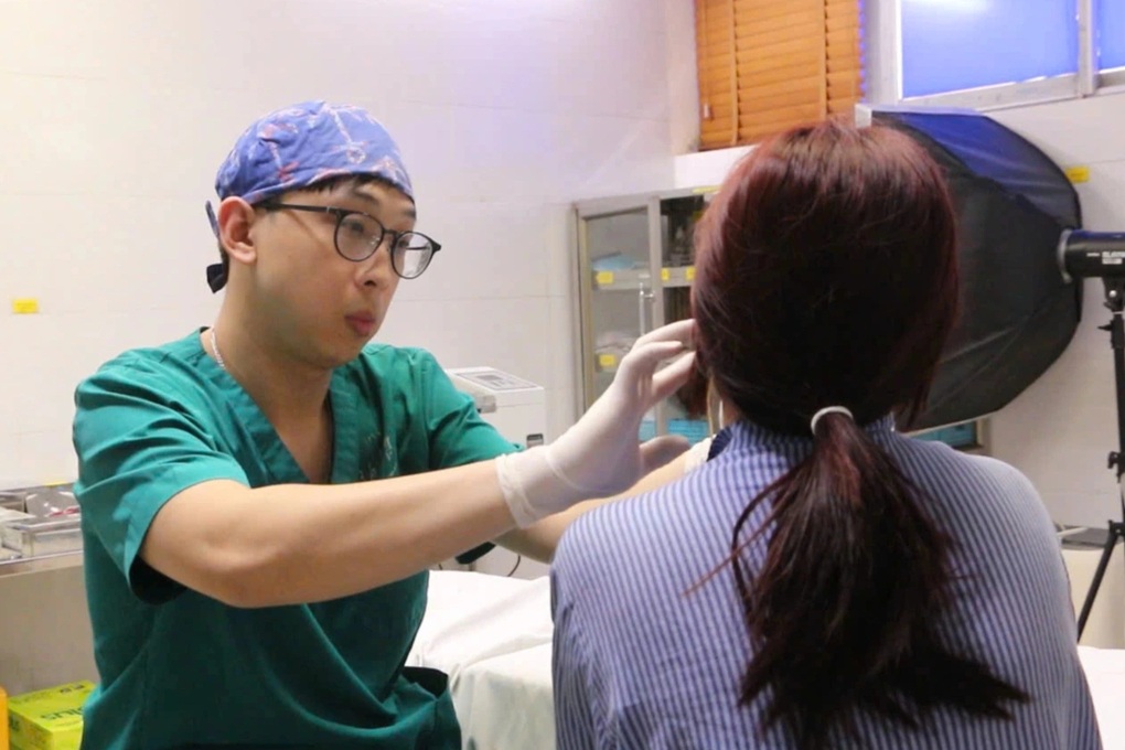 Tiêm thu gọn hàm, má bệnh nhân đầy dịch bẩn, mủ đặc quánh - 1 Tiêm thu gọn hàm, má bệnh nhân đầy dịch bẩn, mủ đặc quánh - 1