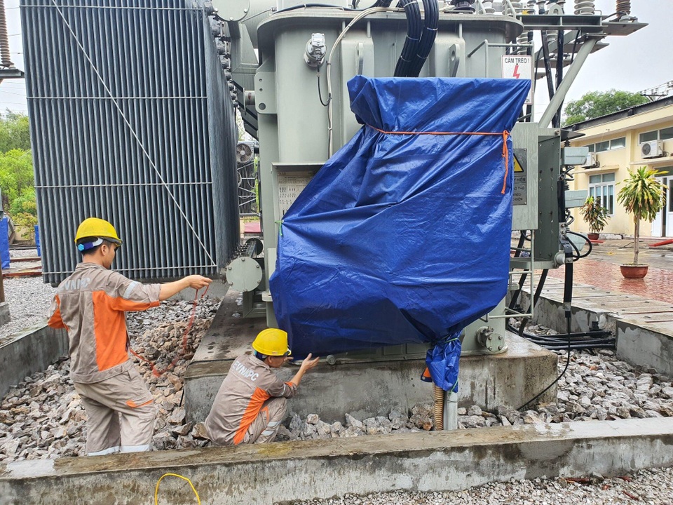 EVNNPC: Hướng dẫn sử dụng điện bằng nhiều biện pháp, đảm bảo an toàn cho các hộ dân - 2