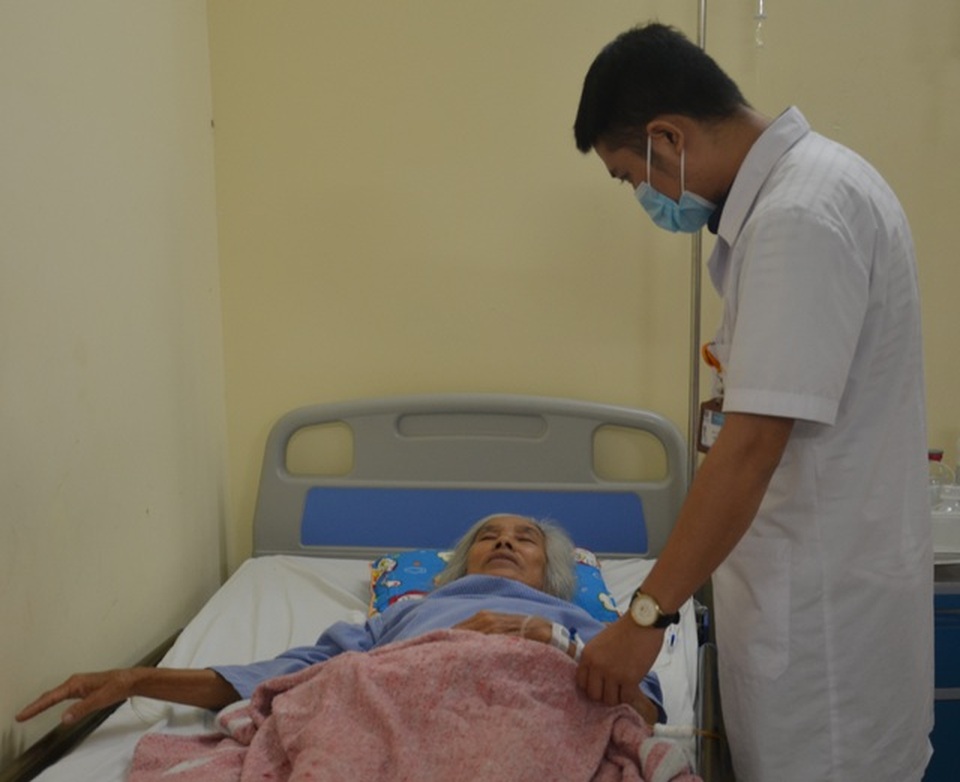 Bạn đọc Dân trí giúp đỡ người bà ung thư cầu xin sự sống cho cháu trai - 3 Bạn đọc Dân trí giúp đỡ người bà ung thư cầu xin sự sống cho cháu trai - 3