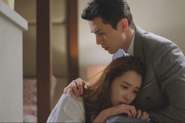 Thấy cô hàng xóm bị đánh ghen, chồng tôi bỗng có một hành động không ngờ