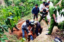 Chồng giết vợ, đốt xác rồi chở con đi tắm biển