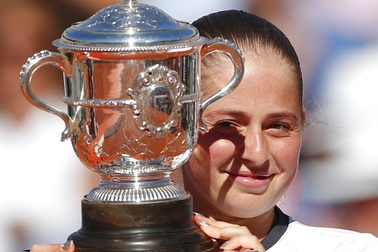 Tài năng 20 tuổi Ostapenko vô địch Roland Garros