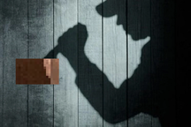 Chồng cầm dao đâm chém nhiều nhát khiến vợ và mẹ vợ nguy kịch