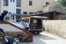 Người đàn ông chết trong khách sạn với dây điện quấn quanh người