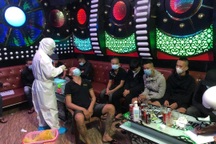 21 thanh niên phê ma túy trong quán karaoke, bất chấp giãn cách xã hội