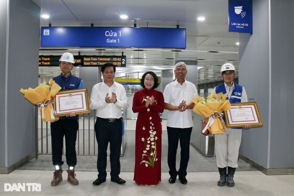 Tuyến metro đầu tiên của TPHCM sẵn sàng hoạt động - 1