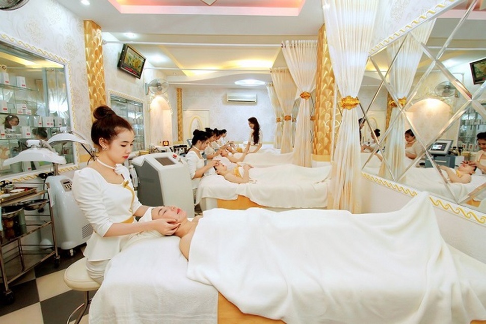 Lò nâng mũi, cắt mí hoạt động chui bị bắt quả tang - 1 Lò nâng mũi, cắt mí hoạt động chui bị bắt quả tang - 1