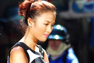 Bằng Lăng hoãn sinh con vì mải đóng phim