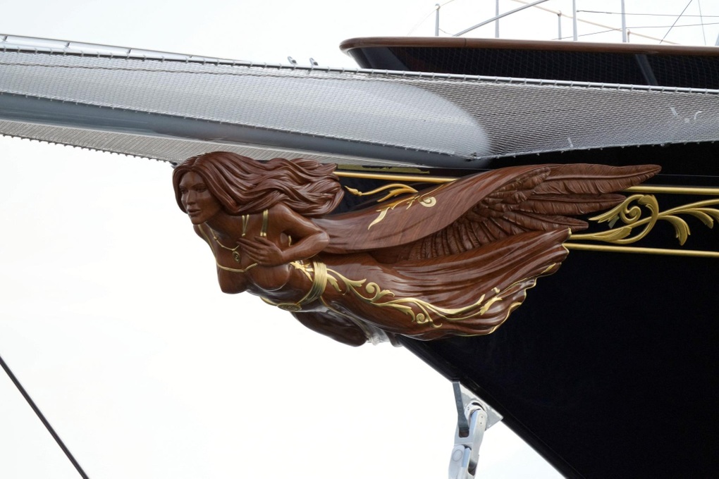Tượng gỗ trên du thuyền 500 triệu USD của Jeff Bezos không khắc họa hôn thê - 2