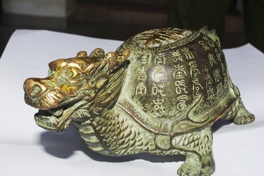 Từ hiện vật án hình sự, phát hiện cổ vật rùa đồng quý hiếm 