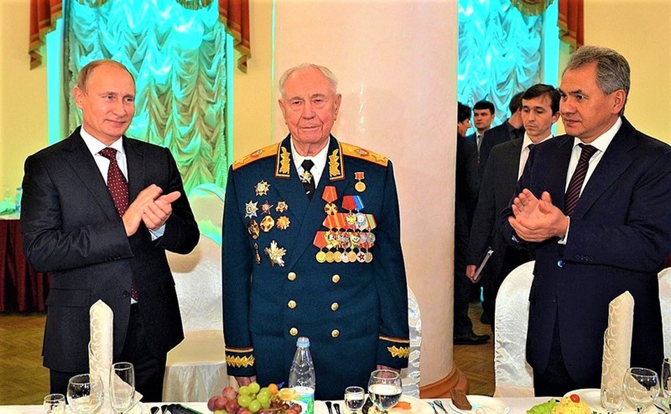 Vị nguyên soái Liên Xô cuối cùng được ông Putin tặng đồng hồ là ai? - 3 Vị nguyên soái Liên Xô cuối cùng được ông Putin tặng đồng hồ là ai? - 3