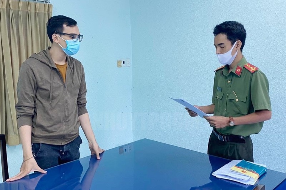02-03-2021-de-nghi-truy-to-nam-tiep-vien-hang-khong-lam-lay-lan-dich-covid19-CE4DB7A5.jpeg
