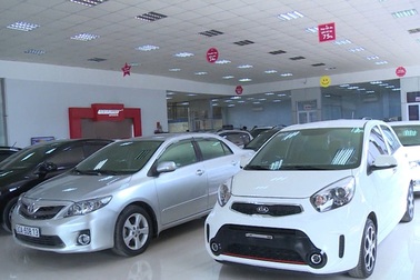 Thị trường ô tô sau giảm 50% phí trước bạ: "Tan băng" nhưng lại tăng giá