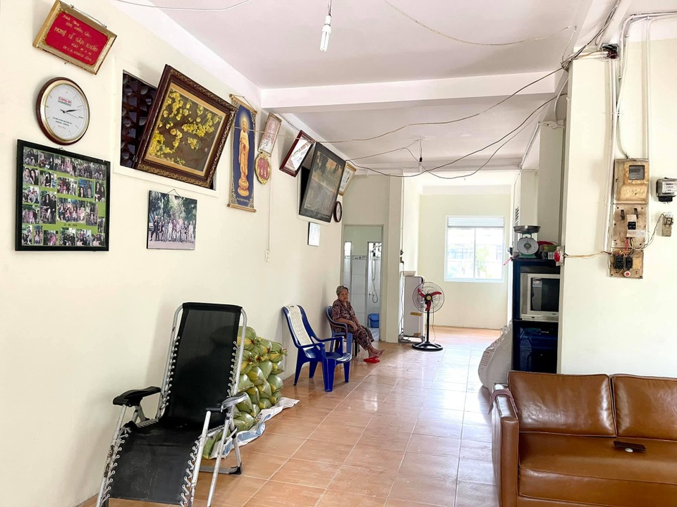 Lý Hùng, Lý Hương bật khóc khi hoàn thành di nguyện của cố NSND Lý Huỳnh - 6 Lý Hùng, Lý Hương bật khóc khi hoàn thành di nguyện của cố NSND Lý Huỳnh - 6