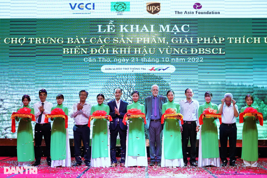 Khai mạc hội chợ giới thiệu sản phẩm, giải pháp thích ứng biến đổi khí hậu - 1 Khai mạc hội chợ giới thiệu sản phẩm, giải pháp thích ứng biến đổi khí hậu - 1