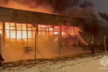Cháy lớn ở xưởng sản xuất tấm polymer ở Moscow