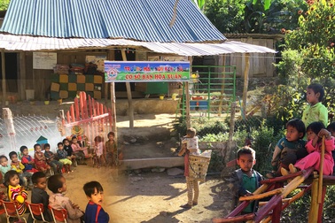 Xót xa cảnh cô trò điểm trường Mầm non sát biên giới Việt - Lào