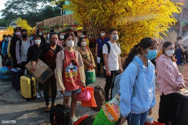 Sinh viên chật vật mỗi dịp về quê ăn Tết