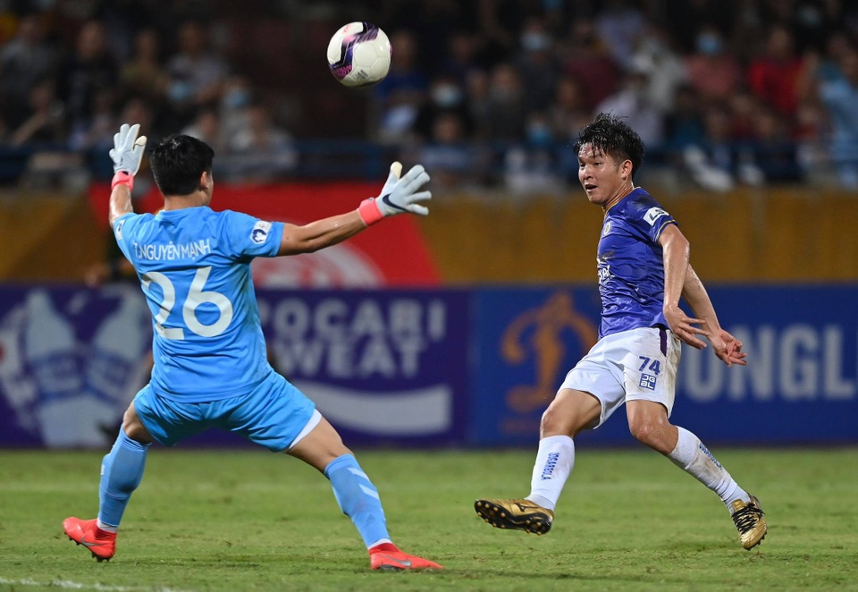 CLB Hà Nội 0-1 CLB Viettel: Trọng Hoàng ghi bàn, Quang Hải kém duyên - 14 CLB Hà Nội 0-1 CLB Viettel: Trọng Hoàng ghi bàn, Quang Hải kém duyên - 14