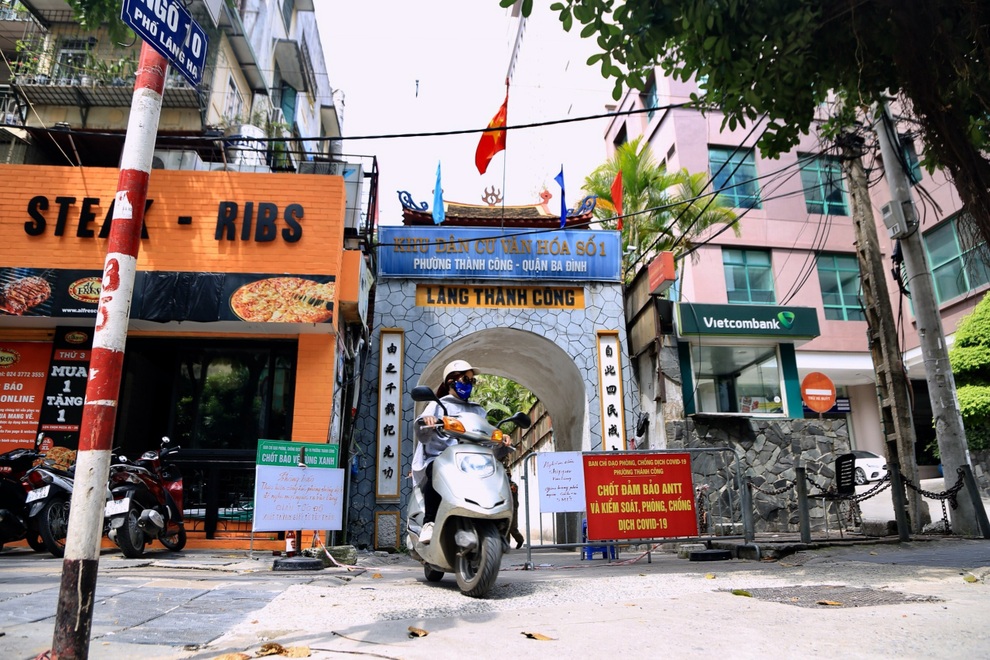 Khi chỉ thị phòng, chống dịch của Hà Nội được áp dụng... tùy nghi - 6 Khi chỉ thị phòng, chống dịch của Hà Nội được áp dụng... tùy nghi - 6