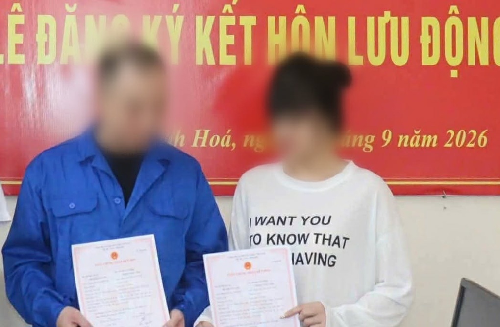 Lễ đăng ký kết hôn đặc biệt của cô gái và người yêu ở trại tạm giam - 1