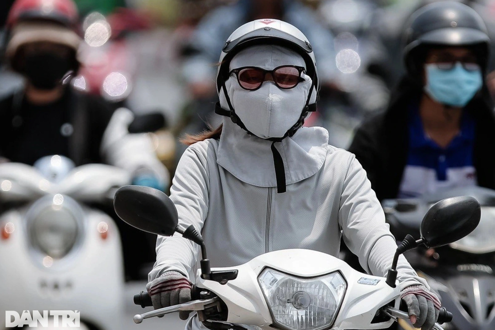 Miền Bắc ngày nắng nóng, đêm mưa dông - 1 Miền Bắc ngày nắng nóng, đêm mưa dông - 1