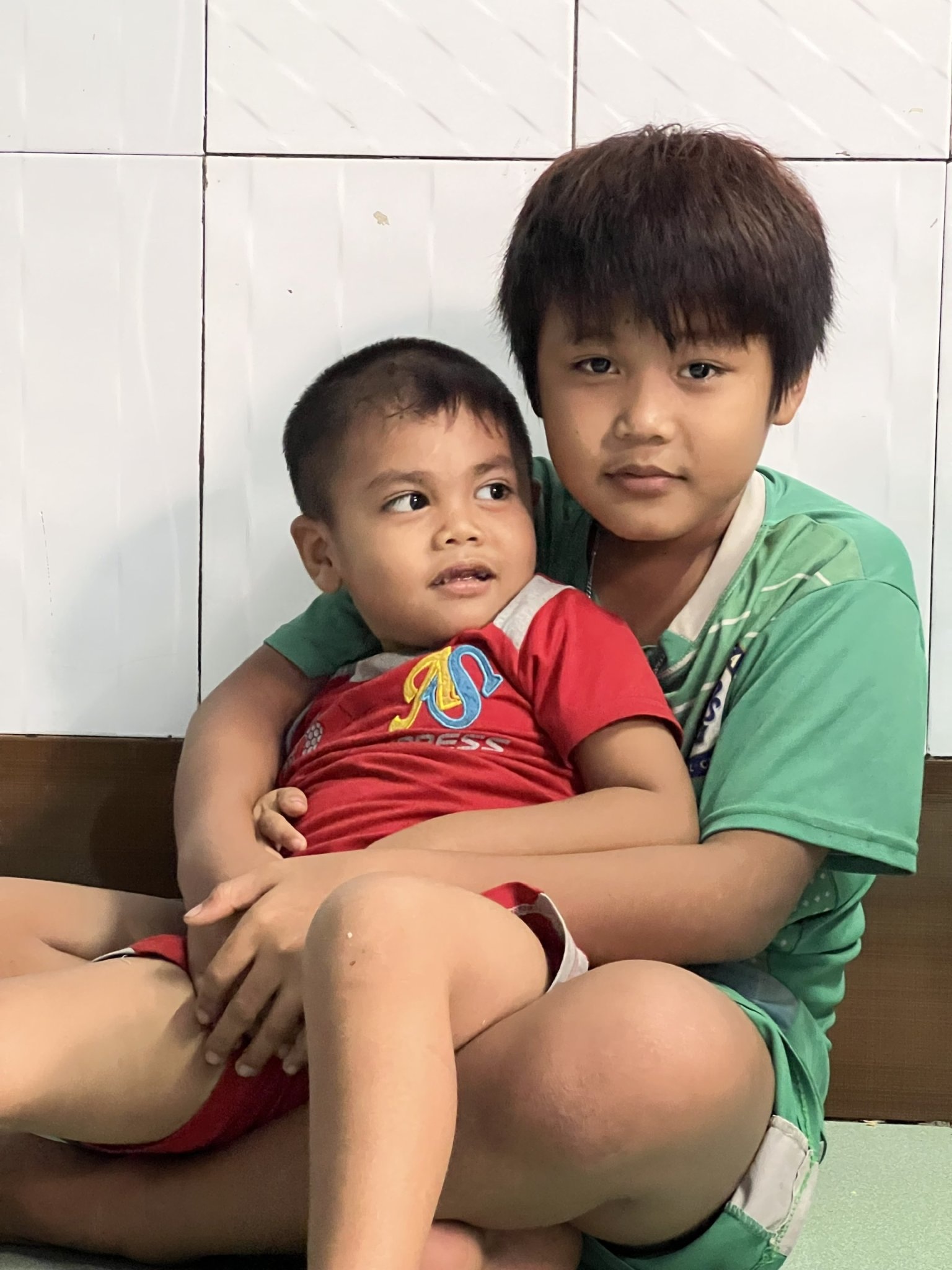 Uống thuốc bỏ thai bất thành, vợ chồng miền Tây cắn răng để 4 con thất học - 3