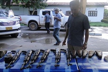 Bắt thổ phỉ đang vận chuyển 6 khẩu súng AK