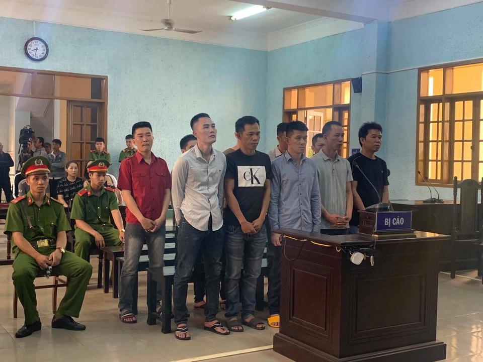 Gỗ lậu lộng hành trên vùng biên giới: Con voi chui lọt lỗ kim! - 4 Gỗ lậu lộng hành trên vùng biên giới: Con voi chui lọt lỗ kim! - 4