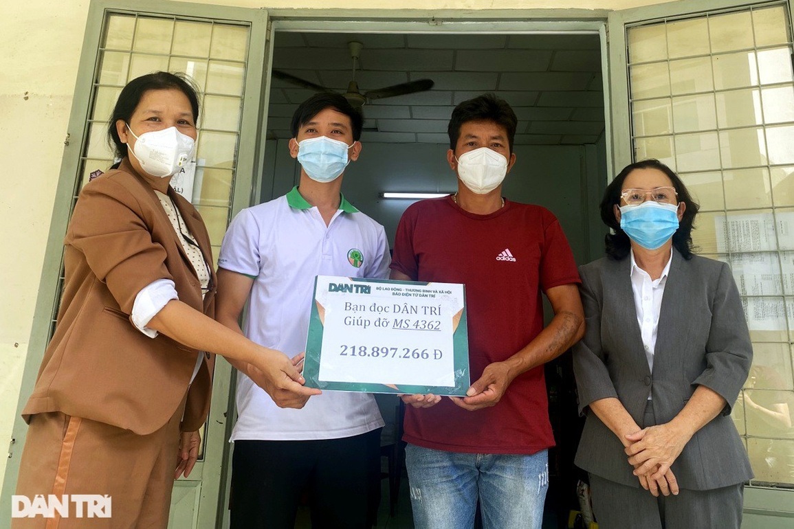 Bà mẹ nhí nguy kịch khi sinh con nhận 219 triệu đồng hỗ trợ ngày đầu xuân - 3 Bà mẹ nhí nguy kịch khi sinh con nhận 219 triệu đồng hỗ trợ ngày đầu xuân - 3