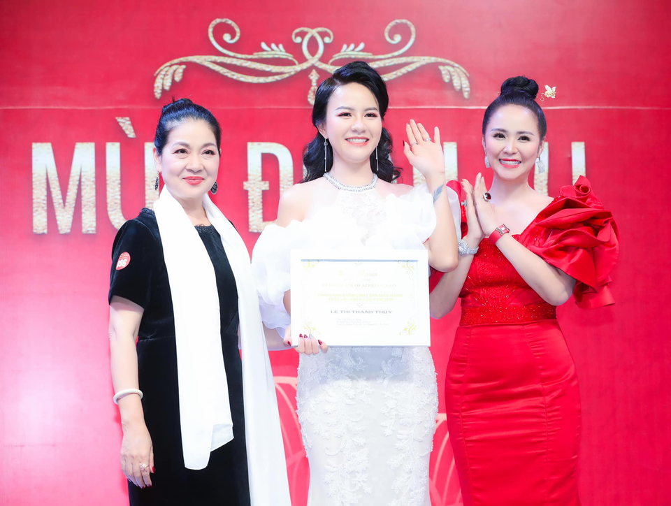 Happy Women Leader Network và Quỹ từ thiện Hành trình xanh hội tụ trong chương trình Táo quân - Chào xuân 2020 - 6 Happy Women Leader Network và Quỹ từ thiện Hành trình xanh hội tụ trong chương trình Táo quân - Chào xuân 2020 - 6