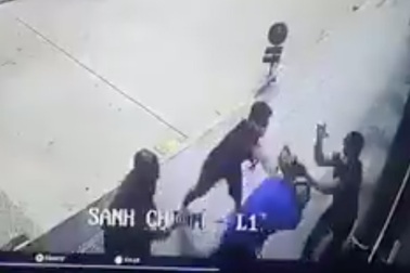 Nam thanh niên trúng 2 viên đạn bi vào đầu trong cuộc ẩu đả