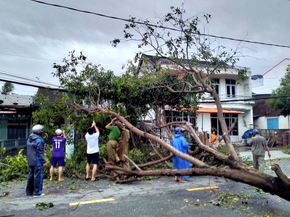 Hơn 4 giờ bão số 9 quần thảo, Hội An và Tam Kỳ tan hoang - 10 Hơn 4 giờ bão số 9 quần thảo, Hội An và Tam Kỳ tan hoang - 10