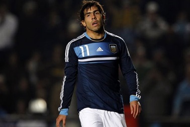 Tương lai mờ mịt chờ đón Carlos Tevez