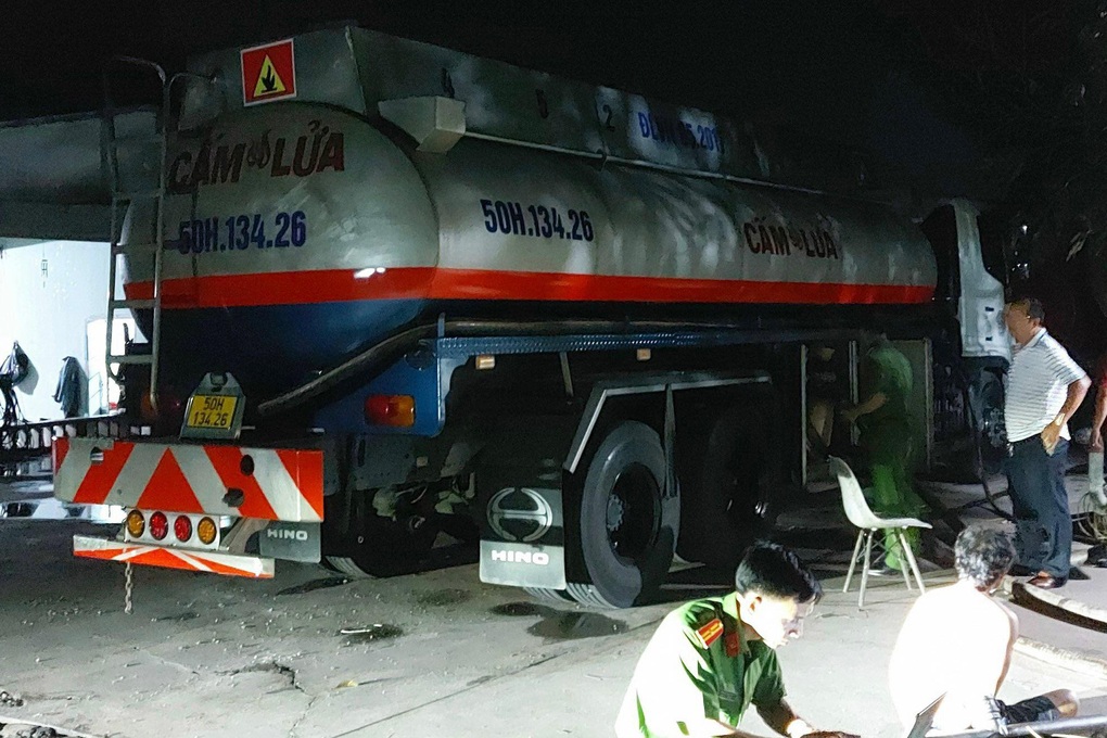 Bắt chủ cửa hàng sản xuất xăng giả quy mô ở Bà Rịa - Vũng Tàu - 2