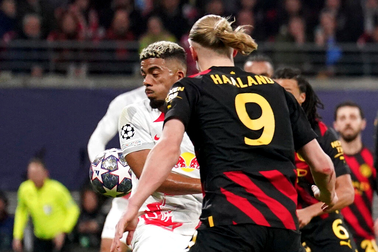 Tranh cãi sai lầm của công nghệ VAR khiến Man City mất oan quả phạt đền