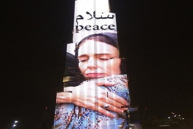 Hình ảnh Thủ tướng New Zealand xuất hiện trên tòa tháp cao nhất thế giới