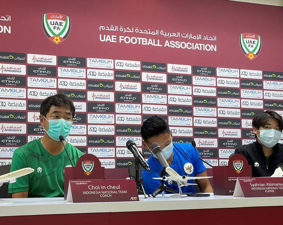 HLV Marwijk: UAE sẽ thắng Indonesia và chờ trận đấu với tuyển Việt Nam - 1 HLV Marwijk: UAE sẽ thắng Indonesia và chờ trận đấu với tuyển Việt Nam - 1