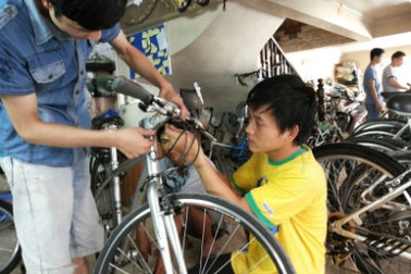 Doanh nhân "chê" xế hộp bạc tỷ, hồ hởi đi làm bằng xe đạp