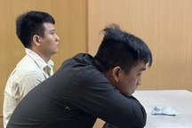 Chủ tiệm cầm đồ nổ súng chống trả 2 người đập cửa, phá vỡ kính lúc nửa đêm