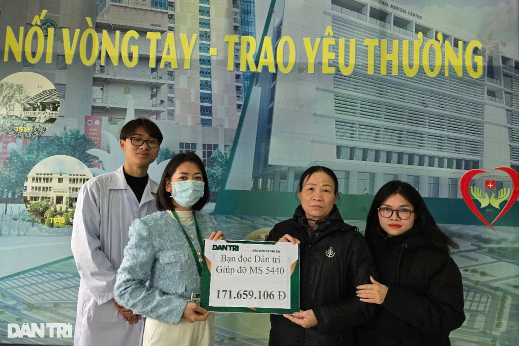 Trao hơn 171 triệu đồng đến người mẹ xin cứu con trai 2 lần ngừng tim - 1 Trao hơn 171 triệu đồng đến người mẹ xin cứu con trai 2 lần ngừng tim - 1