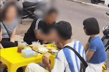 Chủ quán tố TikToker ăn quỵt, bỉ bôi hàng "ăn vặt vỉa hè"
