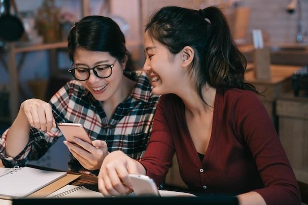 Nữ sinh bị bạn cùng phòng trọ đuổi đi ngủ chỗ khác để dẫn người yêu về - 2 Nữ sinh bị bạn cùng phòng trọ đuổi đi ngủ chỗ khác để dẫn người yêu về - 2