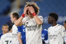 Everton 2-1 Arsenal: Holding đốt lưới nhà