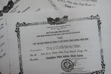 Tạm đình chỉ công tác Cục phó ký giải thưởng cho Vedan