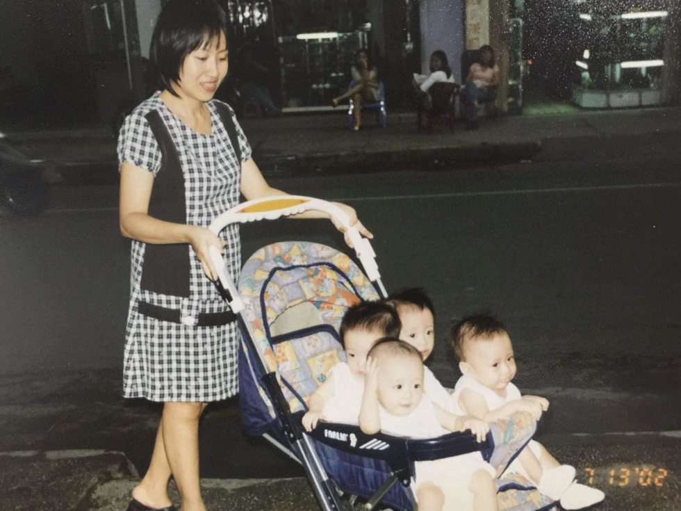 Chị em sinh tư gây sốt vì xinh đẹp: Hy hữu chuyện bố là bác sĩ đỡ đẻ cho mẹ - 3 Chị em sinh tư gây sốt vì xinh đẹp: Hy hữu chuyện bố là bác sĩ đỡ đẻ cho mẹ - 3