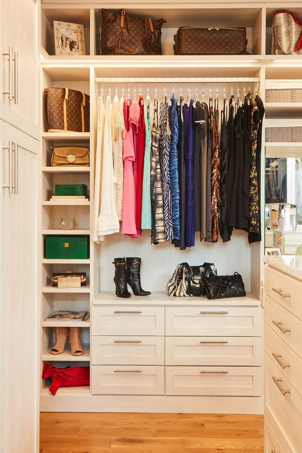 15 ideas to save space for small wardrobe - 8