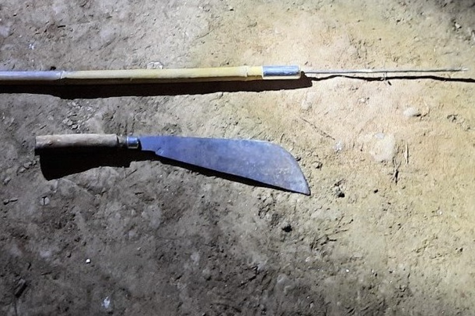 Chú bắt, dọa giết cháu ruột 3 tuổi, đòi công an cấp súng AK, 200 viên đạn - 2 Chú bắt, dọa giết cháu ruột 3 tuổi, đòi công an cấp súng AK, 200 viên đạn - 2